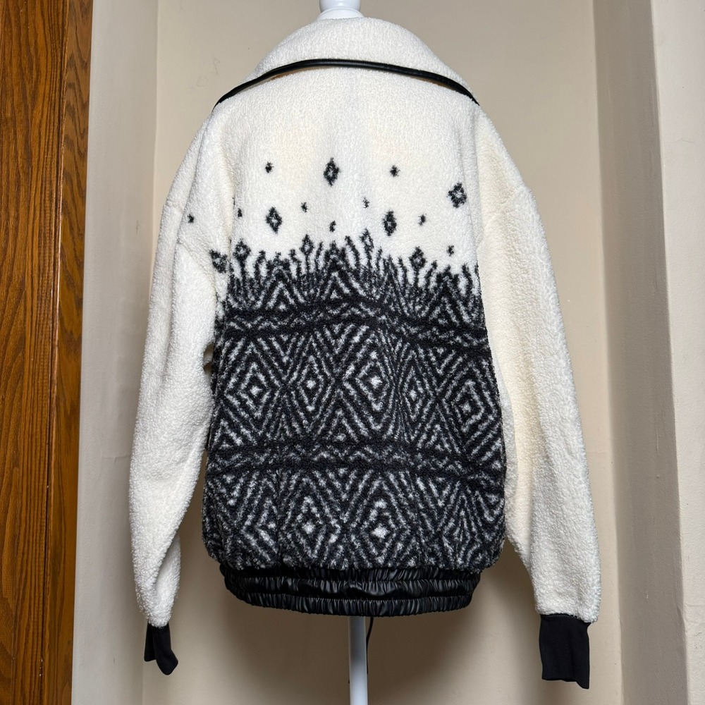 NWT‎ CALIA Women's Tipped 1/2 Zip Sherpa Fleece Pullover Jacket- Black White Geo - Picture 2 of 8